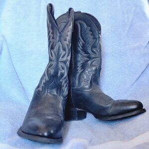 Laredo Men"s boots size 10 1/2, Black with white stitching